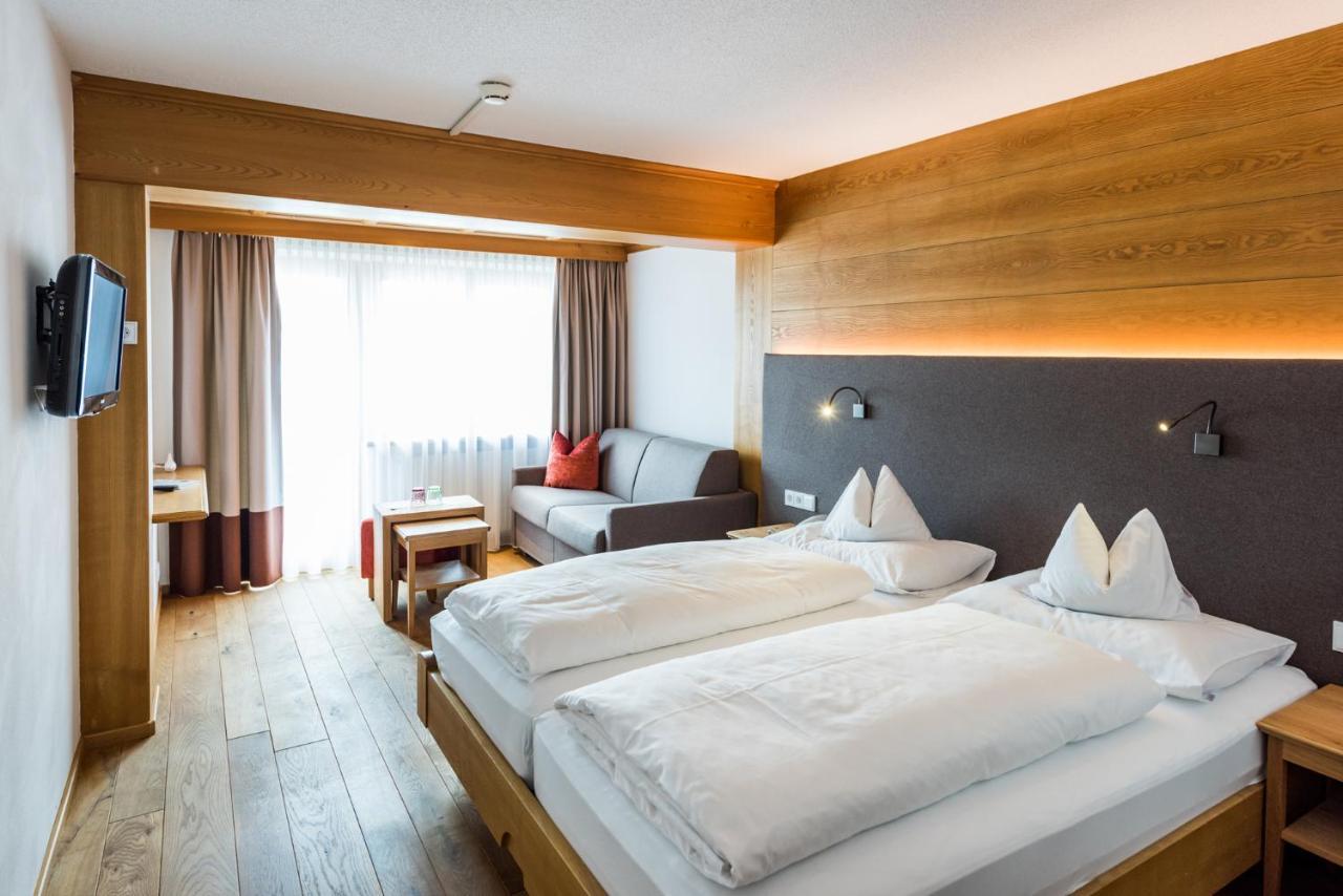 Hotel Walserberg Warth  Exteriör bild